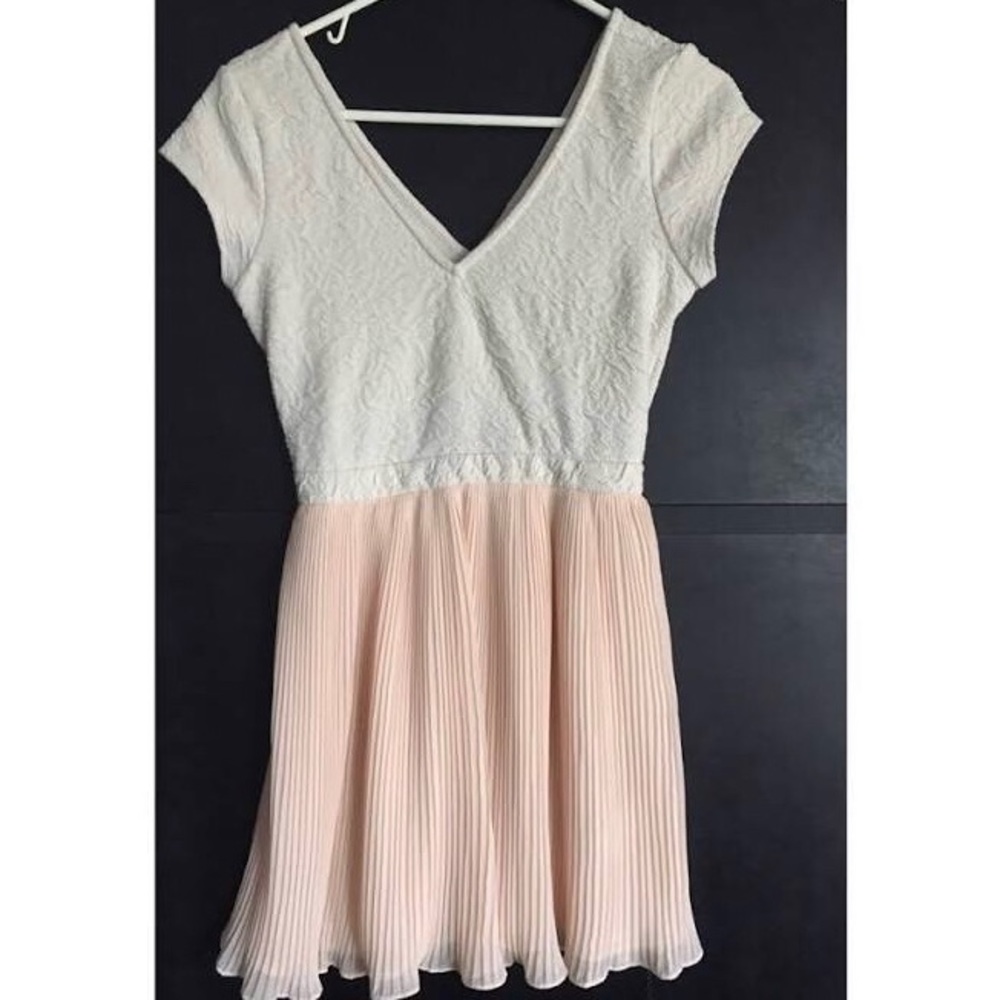 ✨PRICE DROPPED✨Urban Outfitters Dress